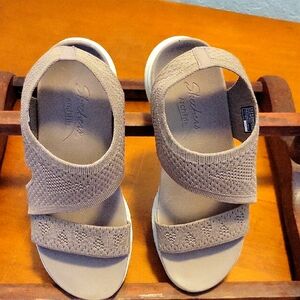 Skechers Arch Fit Brightest Day  Stretch Tan Sandals size 8